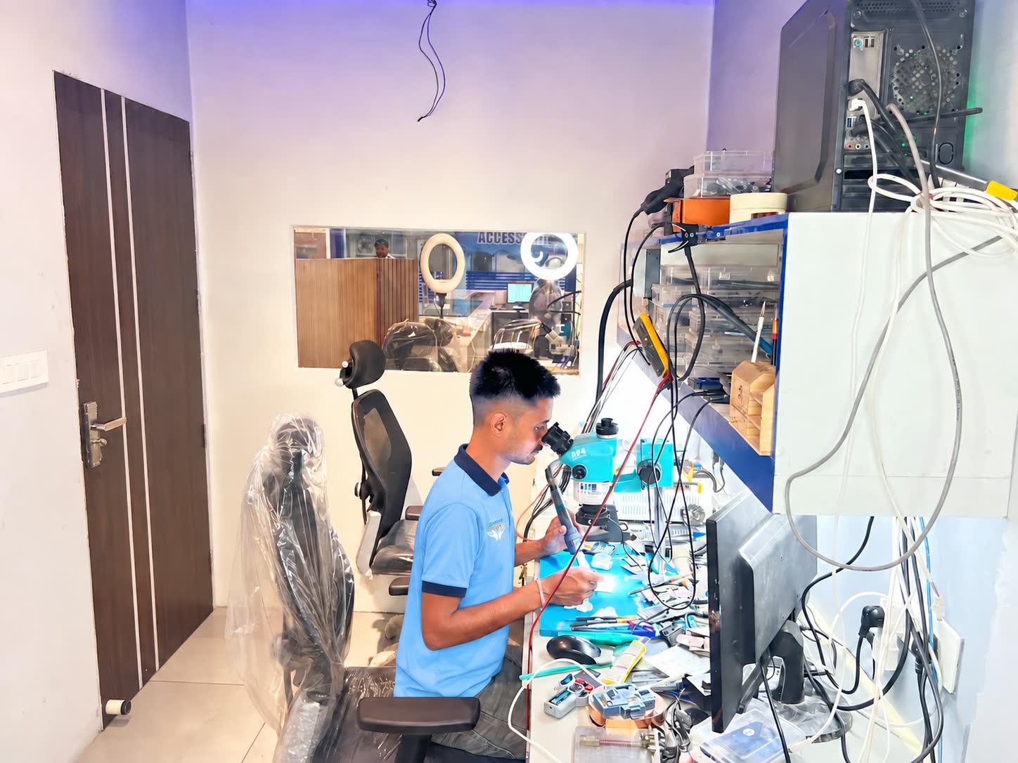 Chip-level operation room at the Sampurnakart repair centre