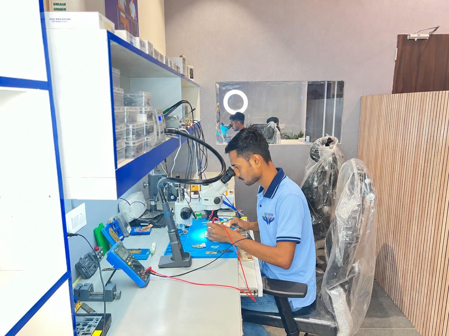 Dedicated repair benches at Sampurnakart